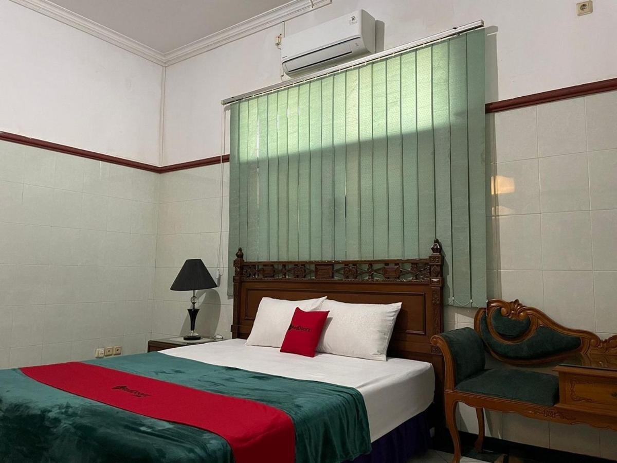 Hotel Reddoorz Syariah @ Karang Pilang Karangpilang Exterior foto
