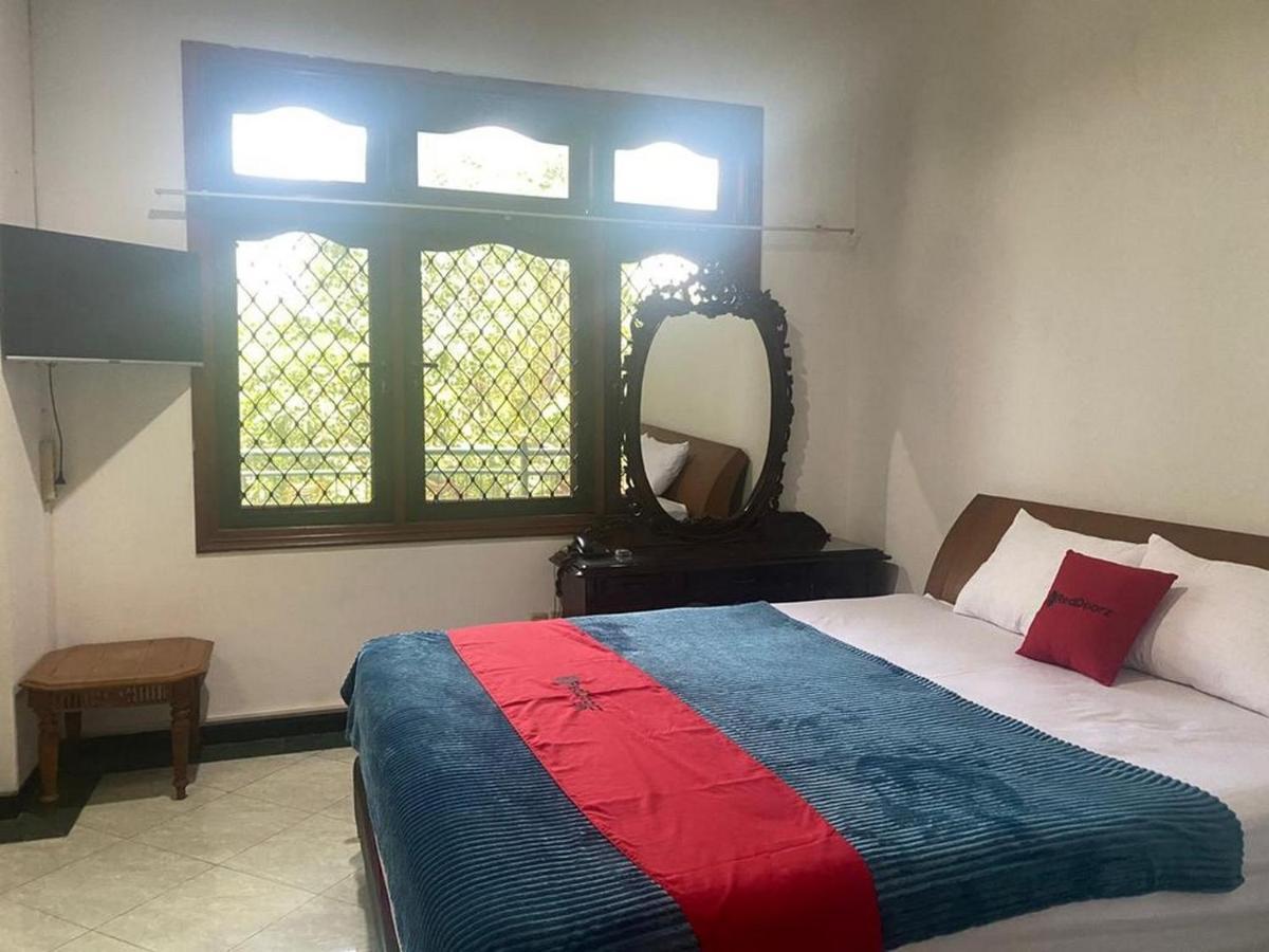 Hotel Reddoorz Syariah @ Karang Pilang Karangpilang Exterior foto
